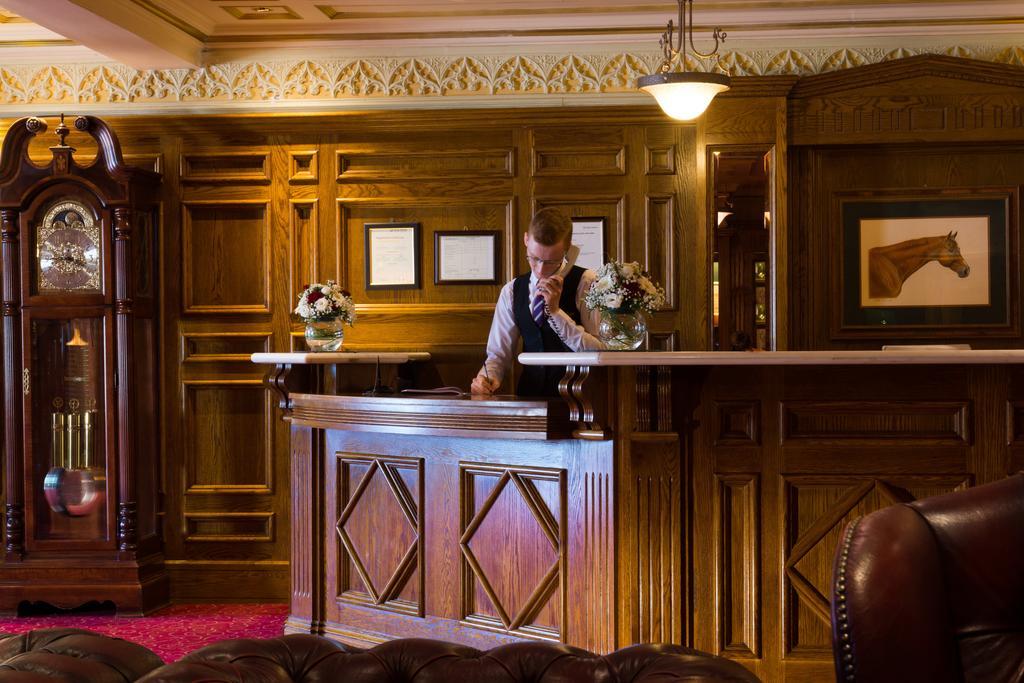 Meadow Court Hotel Loughrea Esterno foto