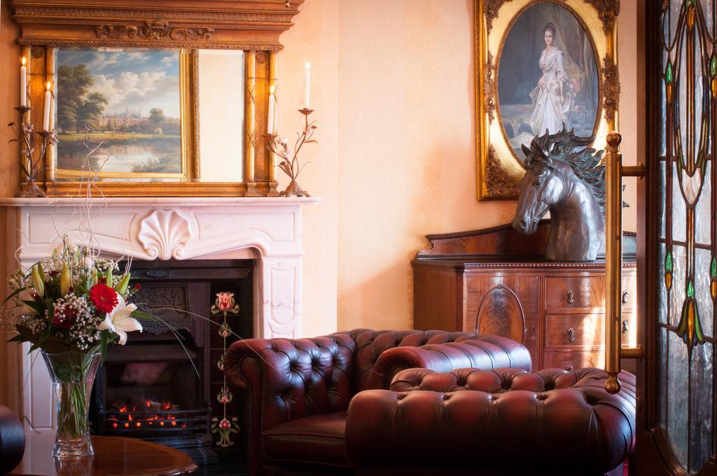 Meadow Court Hotel Loughrea Esterno foto