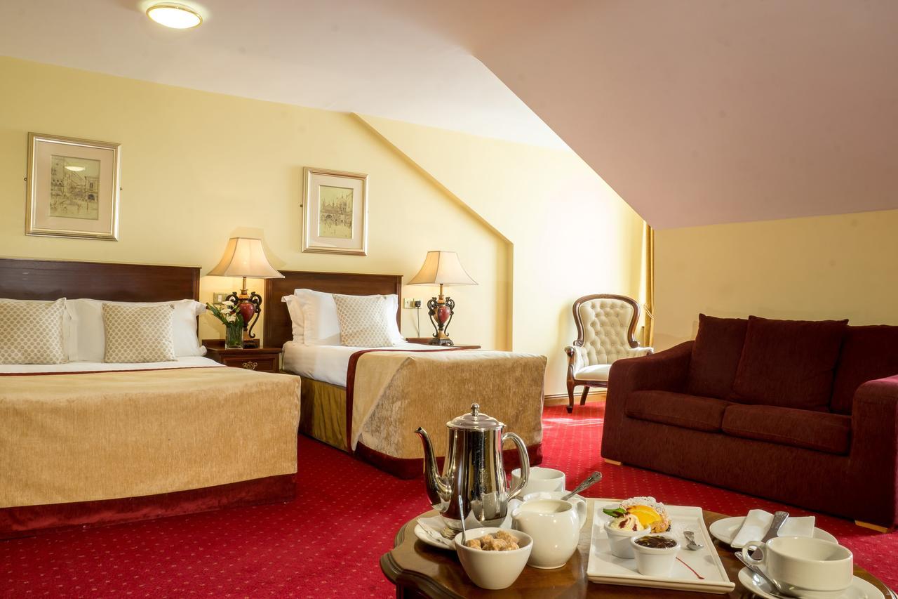 Meadow Court Hotel Loughrea Esterno foto