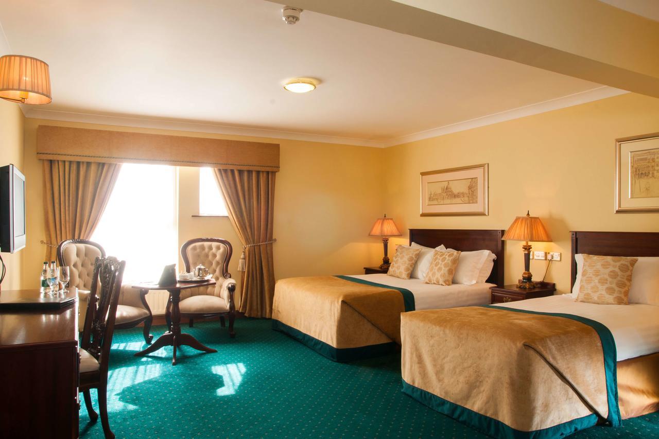 Meadow Court Hotel Loughrea Esterno foto