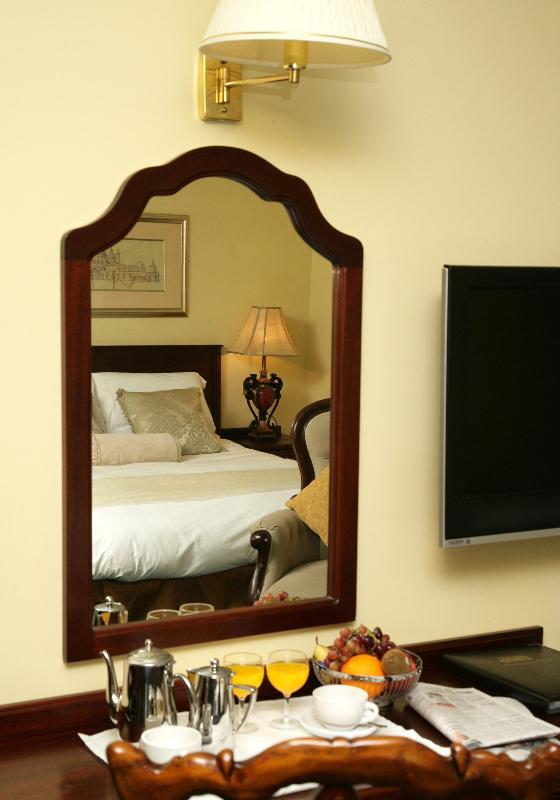 Meadow Court Hotel Loughrea Esterno foto